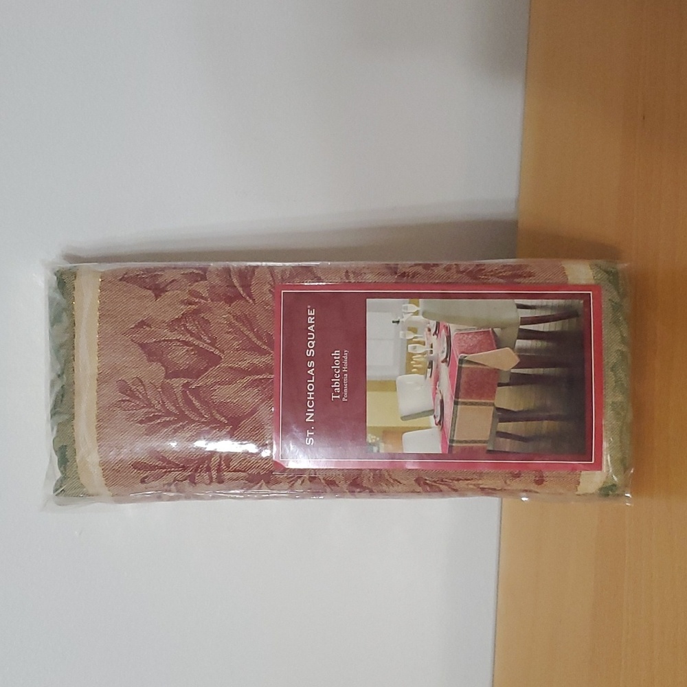 NWT ST. Nicholas Square Poinsettia Holiday Tablecloth Size 60"X102" Oblong